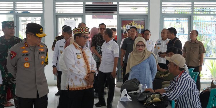 Pj Gubernur Samsudin Tinjau Pelaksanaan Pilkada di TPS Khusus Lapas Kelas I Bandar Lampung