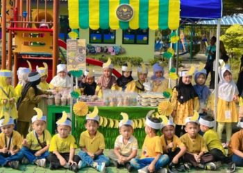 Siswa TK Al Kautsar Eksplorasi Olahan Pisang di Market Day P5