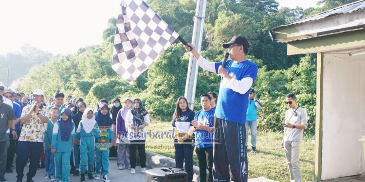 Bupati Agus Istiqlal Buka Jalan Sehat Dihari Ke-Enam Rangkaian Krui Fair