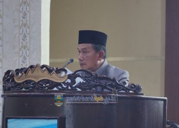 Wakil Bupati Pesibar A. Zulqoini Syarif Beri Jawaban  Atas Pandangan Umum Fraksi Terkait Ranperda APBD Tahun 2025