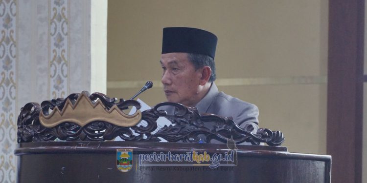 Wakil Bupati Pesibar A. Zulqoini Syarif Beri Jawaban  Atas Pandangan Umum Fraksi Terkait Ranperda APBD Tahun 2025