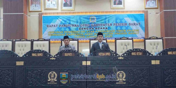 Wakil Bupati Pesibar Sampaikan Jawaban Atas Pandangan Umum Fraksi Terhadap Ranperda  APBD Tahun Anggaran  2025