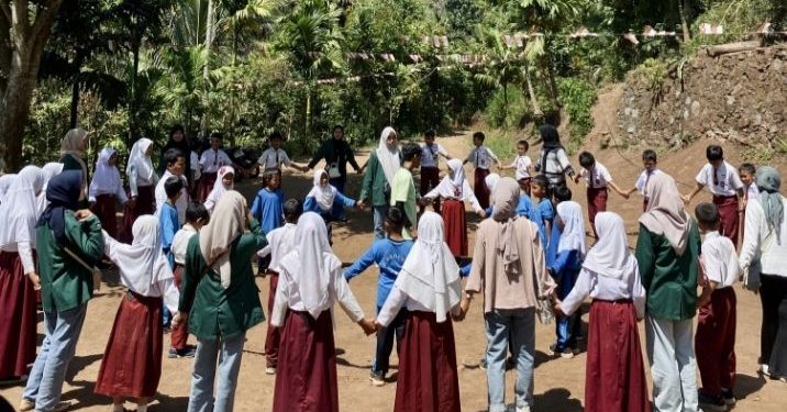 “Kaleidoskop Dunia” TurunTangan Bangkitkan Semangat Baca dan Cita-Cita Siswa Pelosok Desa