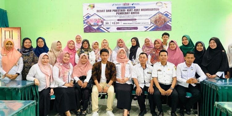 Pelatih Debat Provinsi Panji Sukoco Latih Guru Cara Mengajarkan Debat Efektif di Sekolah