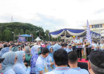 Pj. Gubernur Samsudin Lepas Jalan Sehat Dlam Rangka Memperingati HUT Korpri ke-53