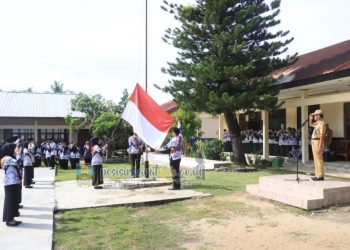 Bupati Agus Istiql Pimpin Upacara Hut PGRI dan Hari Guru Ke -79