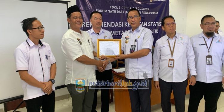 Pj Sekdakab Pesibar Jon Edwar Buka FGD Satu Data