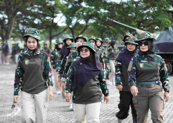 Pj. Ketua TP PKK  Maidawati Ikuti Latihan Dasar Kepemimpinan Organisasi Wanita di Markas Brigif 4 Marinir/BS