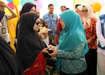 Pj. Ketua TP-PKK Provinsi Lampung Maidawati Berikan Bantuan kepada Penyandang Disabilitas dan Lansia