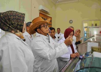 Pj. Gubernur Samsudin Tinjau Sarana dan Prasarana Balai Inseminasi Buatan dalam Memproses Mani Sapi Beku