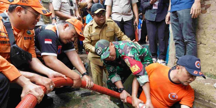 Pj. Gubernur  dan Gubernur Lampung Terpilih Respon Cepat Tangani Bencana Banjir