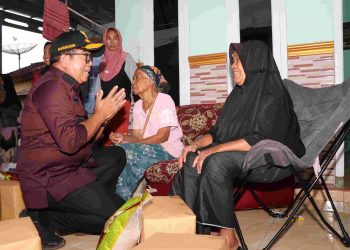 Pj. Gubernur Samsudin Tinjau Wilayah Terdampak Banjir di Pringsewu dan Salurkan Bantuan