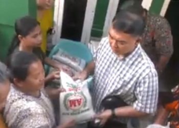 Anggota Komisi VII DPR RI Rycko Menoza Bantu Korban Banjir Bandar Lampung