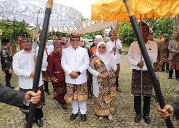 Pj. Gubernur SamsudinTerima Gelar Adat Lampung Sebagai Pangeran Sejati
