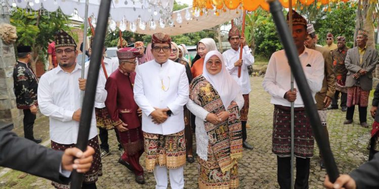 Pj. Gubernur SamsudinTerima Gelar Adat Lampung Sebagai Pangeran Sejati