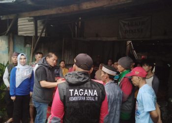 Beri Bantuan Warga Terdampak Banjir, Kadis Sosial Aswarodi : Korban Meninggal Dunia Dapat Santunan