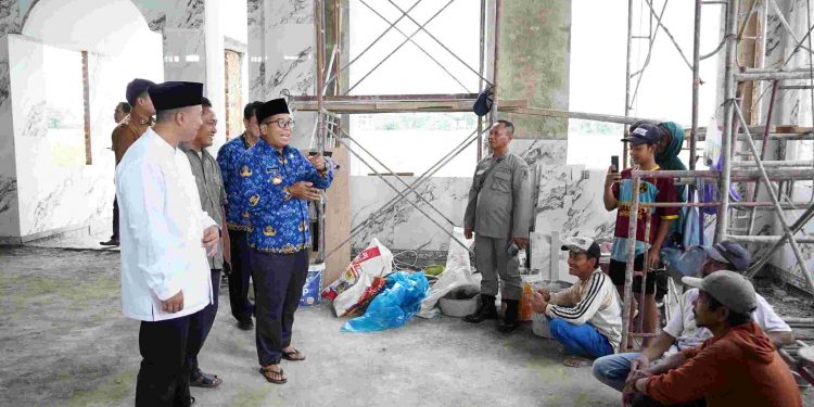 Pj. Gubernur Lampung Tinjau Pembangunan Masjid Al-Hijrah Kota Baru