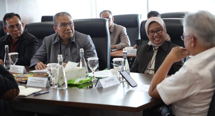 Audiensi dengan Mendikti, Rektor Unila Sampaikan Progres Menuju PTNBH