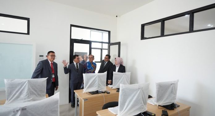 Rektor Unila Resmikan Gedung Baru FEB dengan Fasilitas Internasional