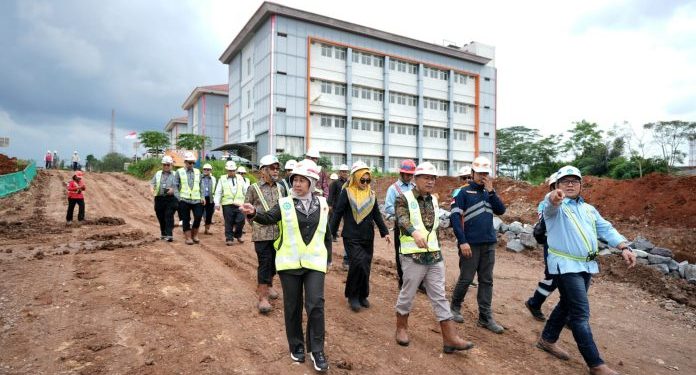 Tinjau RSPTN Unila, Sekjen Kemendikti Tekankan Penyelesaian RSPTN Tepat Waktu