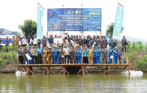 Pj. Gubernur Samsudin Dampingi KSAL Tinjau Program Ketahanan Pangan TNI AL di Lampung