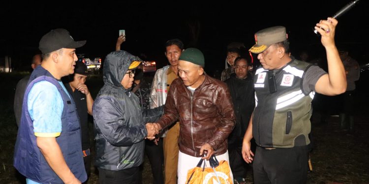 Respon Cepat, Pj. Gubernur Samsudin Tinjau Sejumlah Korban di Lokasi Bencana