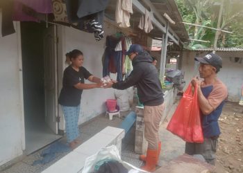 Pemkot Bandar Lampung Bagikan 1000 Nasi Bungkus Kepada Korban Banjir
