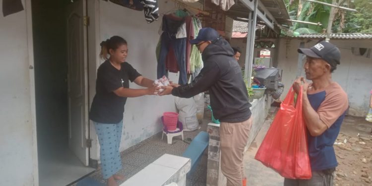 Pemkot Bandar Lampung Bagikan 1000 Nasi Bungkus Kepada Korban Banjir