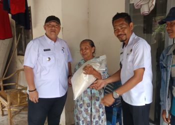 Pemkot Bandar Lampung Bagikan 107 Ton Beras Kepada Warga Terdampak Banjir