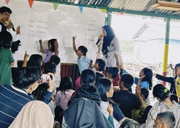 Coaching Clinic’22 Gelar Edukasi Bahasa Inggris di Busa Pustaka