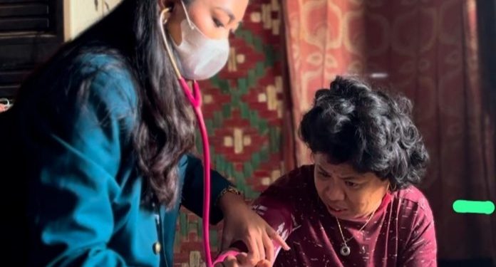 Mahasiswa KKN Unila Periksa Kesehatan Warga Disabilitas di Lampura Secara  Door to Door