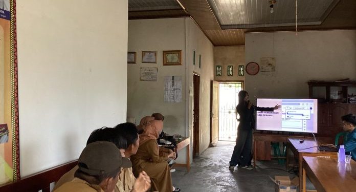 Mahasiswa KKN Unila Implementasikan Konsep Smart Village di Desa Gaya Baru Lima