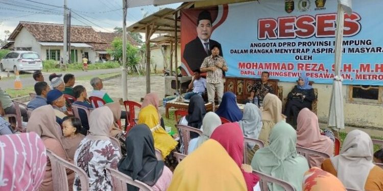 Reses Dewan , Warga Wiyono  Pesawaran Curhat Minta Perbaikan Jalan dan Pengembangan Usaha