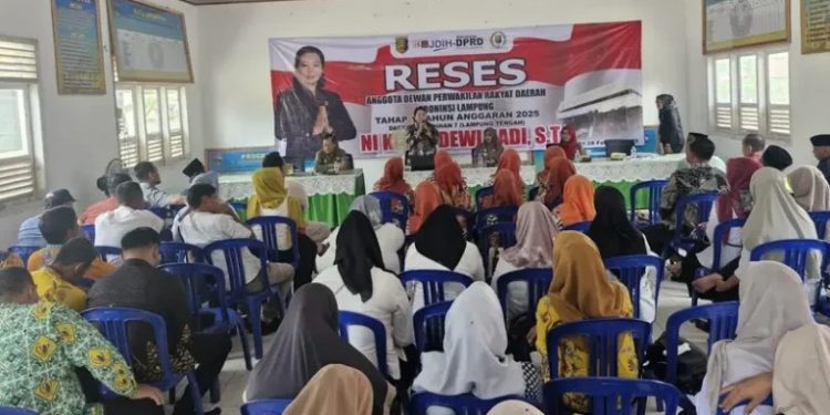 Reses Dewan, Warga Gunung Sugih Keluhkan Minimnya Penerangan Jalan