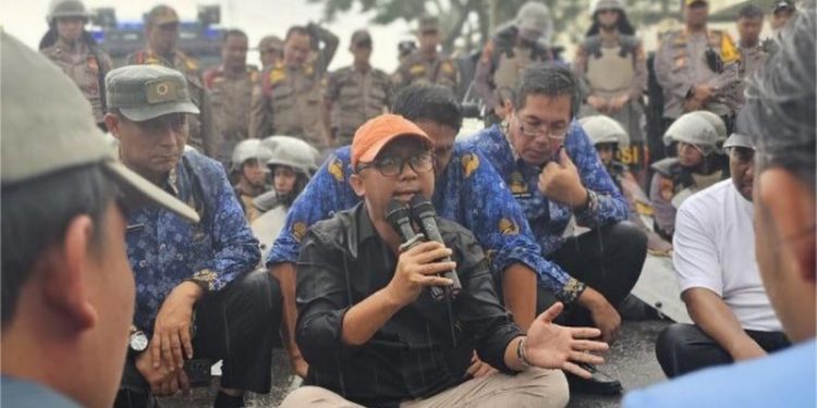 Anggota Komisi V Syukron Muchtar Terima Aspirasi Mahasiswa