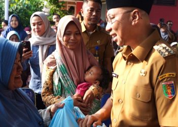 Gubernur Mirza Beri Bantuan Sembako, Kursi Roda, Hingga UEP