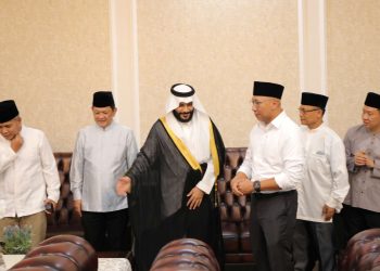 Gubernur Rahmat Mirzani Buka Puasa Bersama Imam dari Saudi Arabia Syeikh Abdurrahman Al Ausy