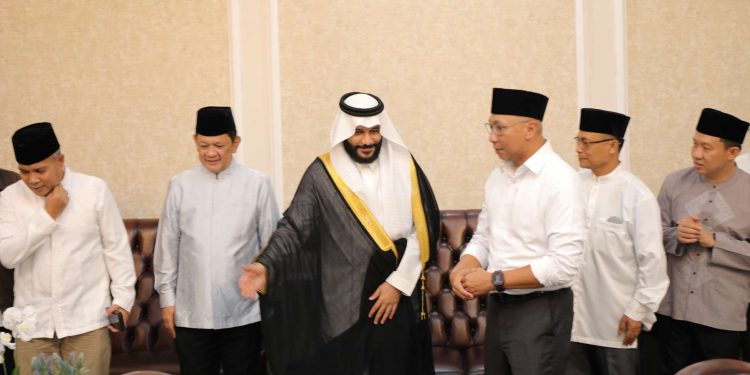 Gubernur Rahmat Mirzani Buka Puasa Bersama Imam dari Saudi Arabia Syeikh Abdurrahman Al Ausy