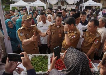 Tinjau Pasar Murah di Kotabumi, Gubernur Pastikan Stok Pangan Aman Saat Ramadan dan Idul Fitri