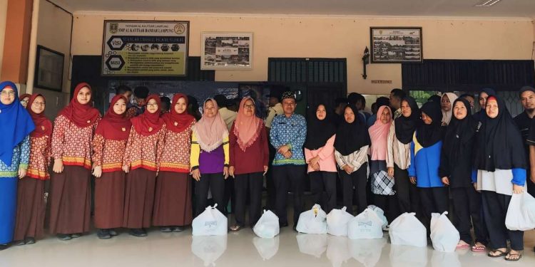 SMP Al Kautsar Bagikan 290 Paket Sembako Ramadhan Kepada yang Membutuhkan