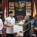 Gubernur Mirza Serahkan Surat Pelaksana Tugas (Plt) Bupati Way Kanan kepada Wakil Bupati Way Kanan Ayu Asalasiyah