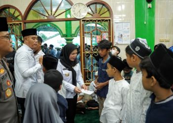 Bersama Pemprov dan Polda, Walikota Eva Safari Ramadan di Masjid Jami Hidayatullah