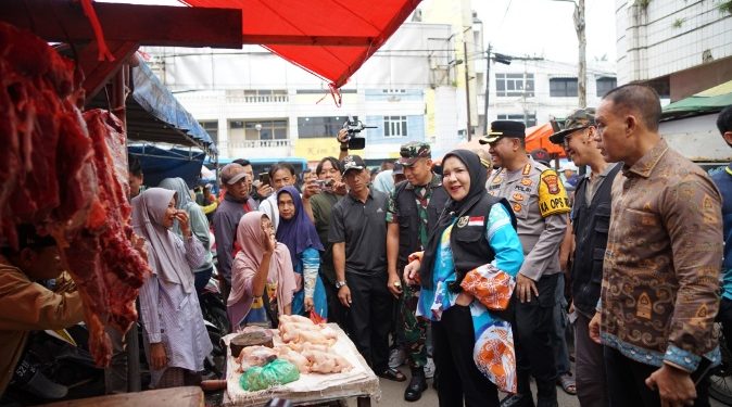 Pastikan Harga Stabil Jelang Lebaran, Walikota Eva Pantau Ketersediaan dan Harga Bahan Pokok
