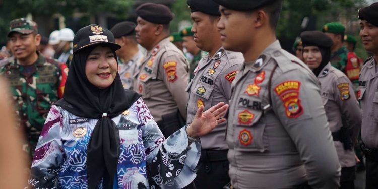 Walikota Eva Dwiana Pimpin Apel Gelar Pasukan Operasi Ketupat Krakatau 2025