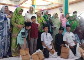 Pemprov Lampung bersama PW Muslimat NU Lampung Santuni Anak Yatim dan Gelar Pasar Murah
