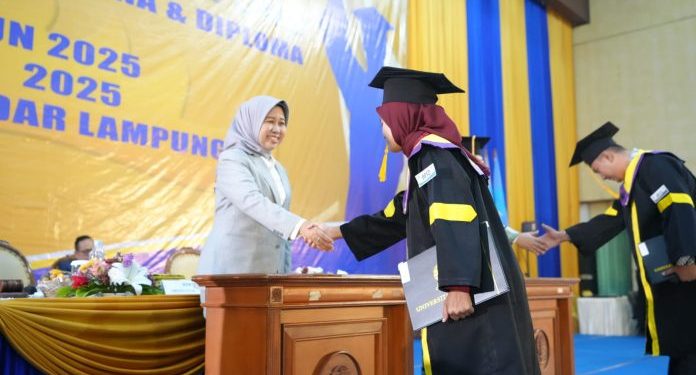 Hadiri Wisuda UT, Rektor Unila Motivasi Para Wisudawan