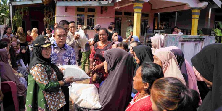 Pulang Retreat, Walikota Bandar Lampung Langsung Beri Bantuan Warga Korban Banjir