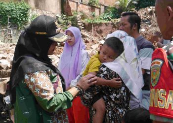 Walikota Bandar Lampung Beri Beasiswa Anak Korban Longsor