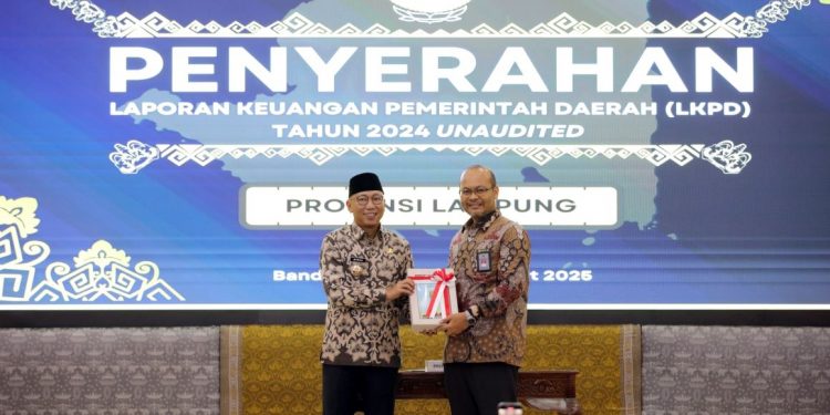 Gubernur Mirza Serahkan LKPD Unaudited Tahun Anggaran 2024 kepada BPK-RI Perwakilan Lampung