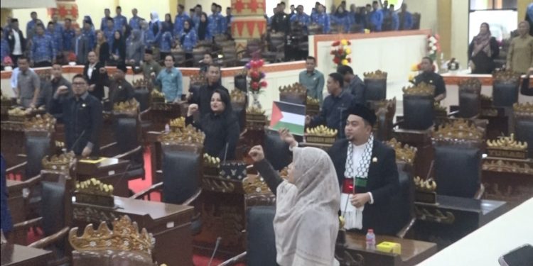 Gema Takbir Bela Palestina Warnai Sidang Paripurna RPJMD 2025-2029 dan LKPJ Walikota